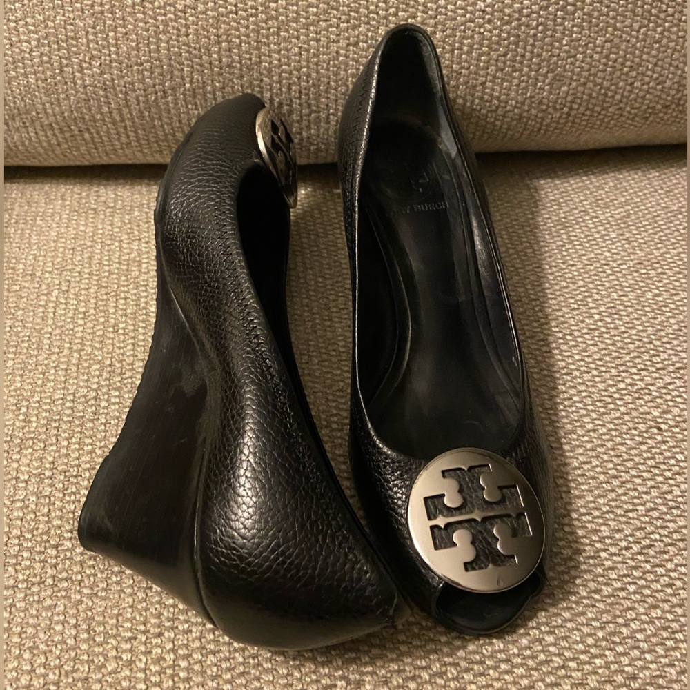 Tory Burch Sally Peep Toe Wedge 7.5 black